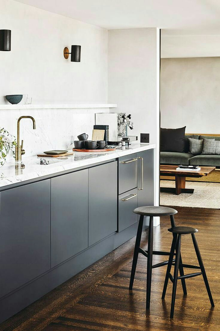 Beri sedikit sentuhan hangat di antara warna cool tone