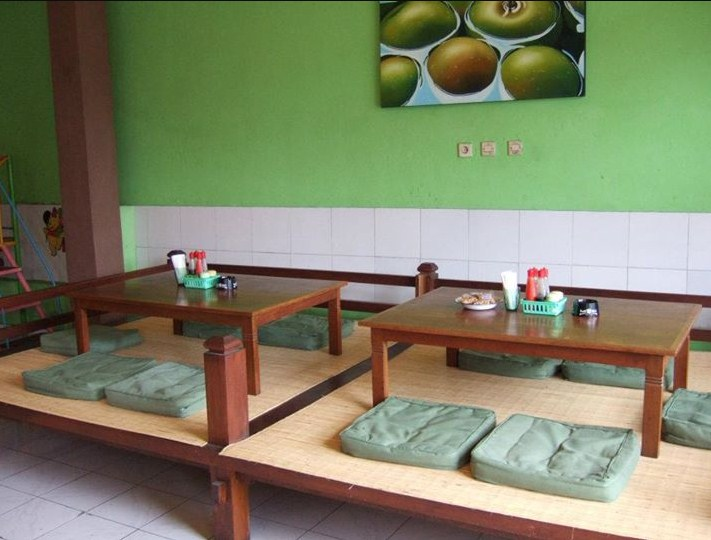 Warung Makan Lesehan