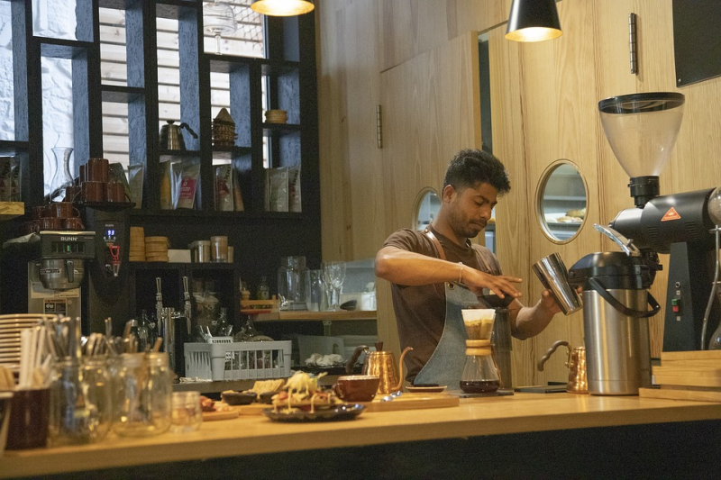 Bartender di Bar Cafe