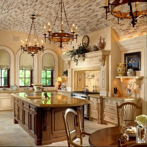 Kitchen set mewah yang satu ini bisa menjadi alternatif pilihan. Kesan klasik terlihat jelas dari ukiran yang menawan pada area kompor dan laci dapur. Island dapur dengan bahan kayu oak juga dapat ditambahkan di bagian tengah