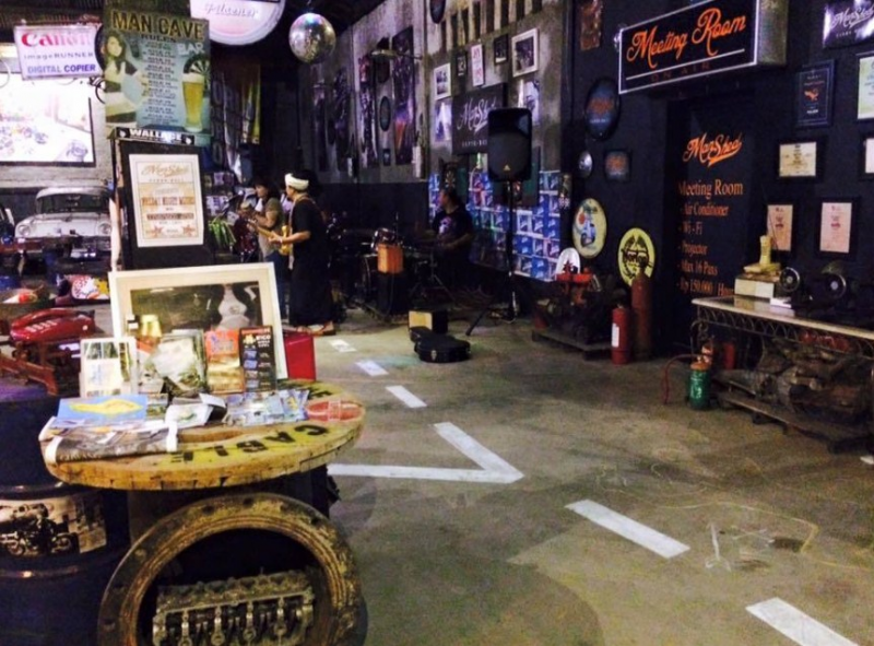 Cafe Klasik Dari Barang Bekas