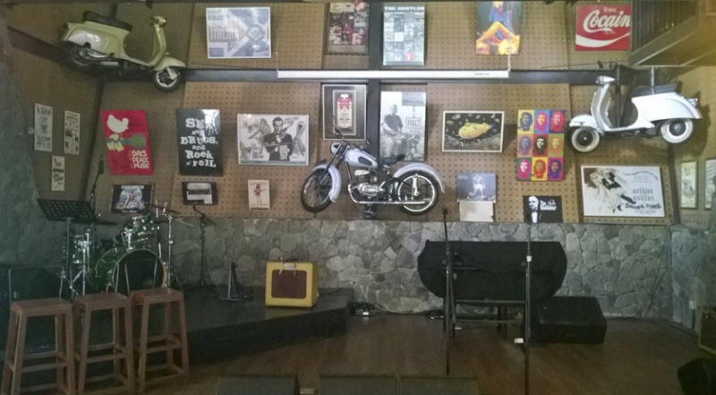 Dekorasi Dinding Cafe Klasik