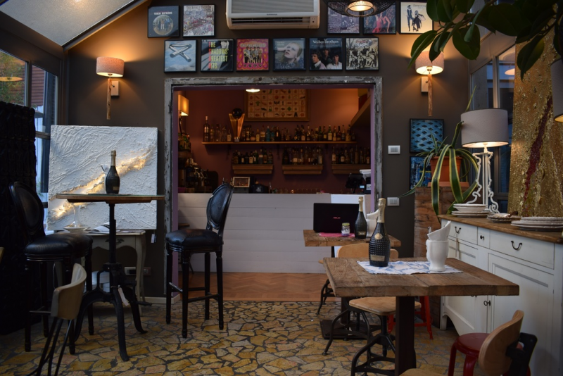 Dekorasi Cafe di Rumah