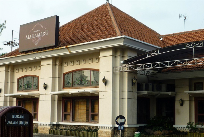 Desain Eksterior Cafe Rumahan