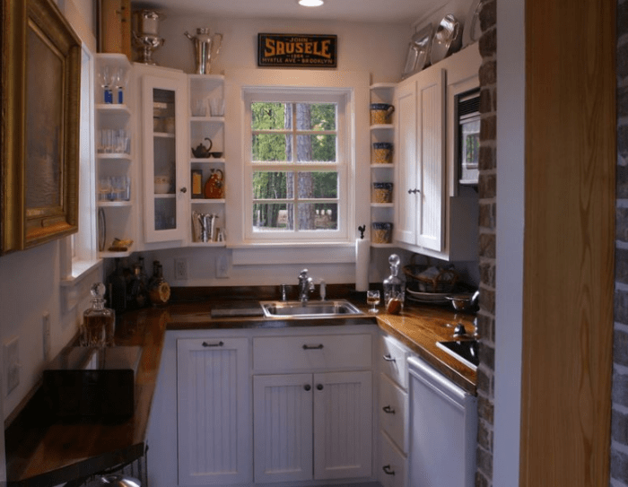 Jadikan peralatan makan menjadi hiasan dapur