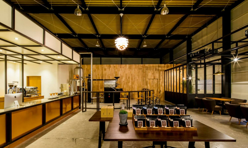 Interior cafe klasik modern