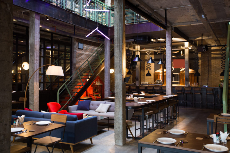 Cafe klasik dengan gaya industri