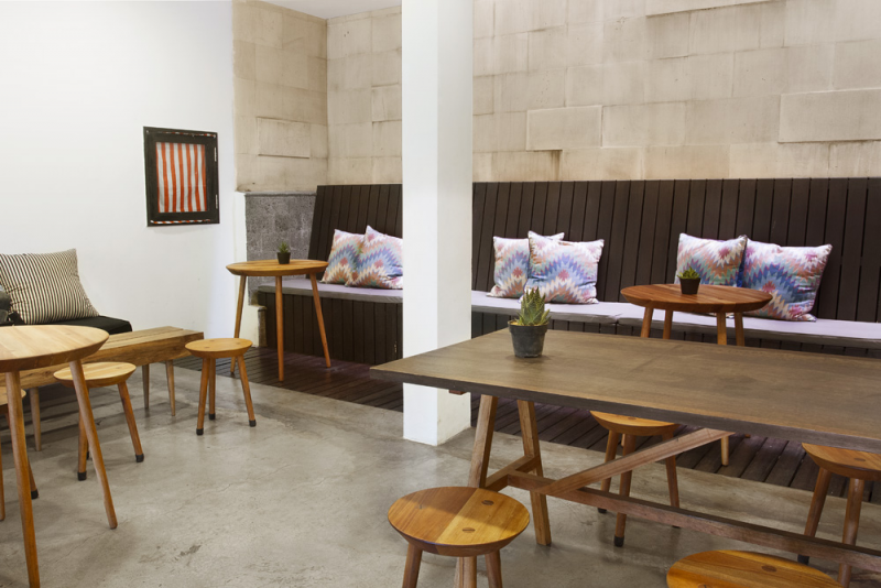 Sofa dan meja Cafe
