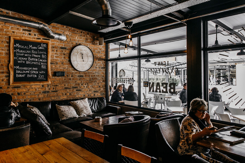 Desain Cafe Kopi Sederhana Nuansa Eropa