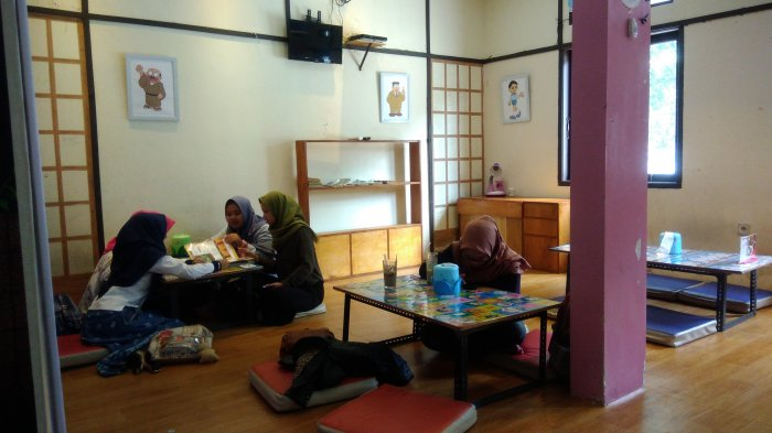 Desain Cafe Lesehan Khas Jepang