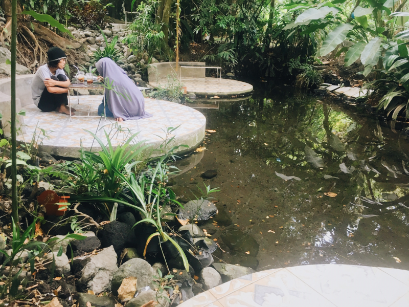 Desain Cafe Lesehan Nuansa Alam