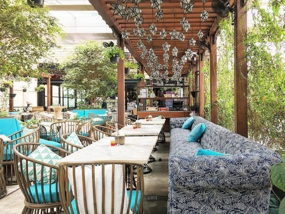 Desain Cafe Outdoor Pinggir Jalan Instagramable