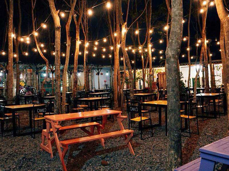 Desain Cafe Outdoor Pinggir Jalan Lagi Hits