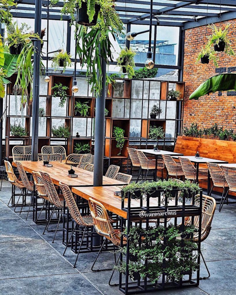Desain Cafe Outdoor Pinggir Jalan Nuansa Asri