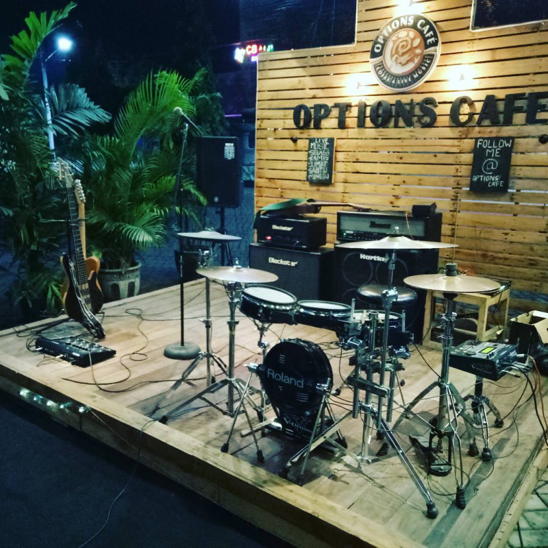 Desain Cafe Outdoor Pinggir Jalan