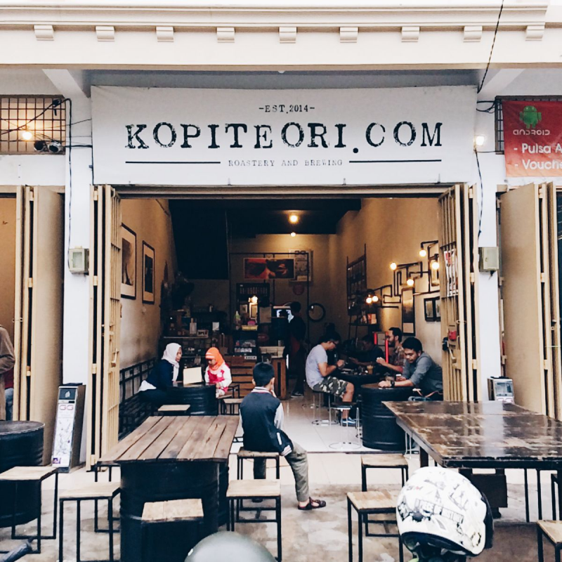 Ruko Desain Cafe Outdoor Pinggir Jalan