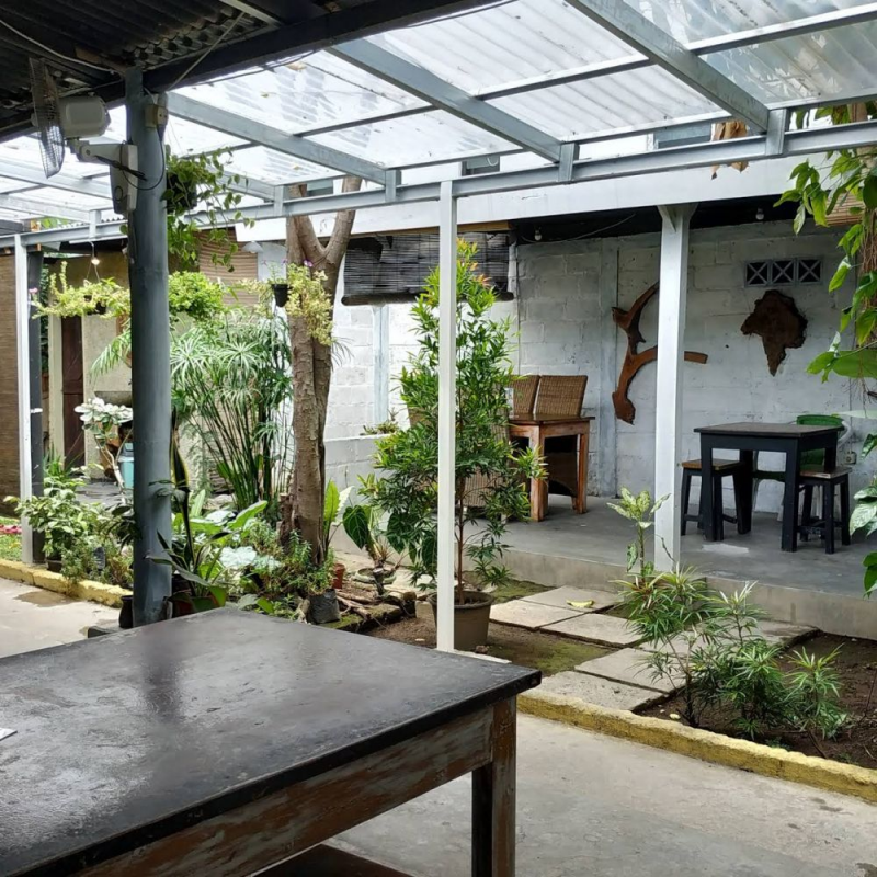 Desain Cafe Outdoor Minimalis yang simple