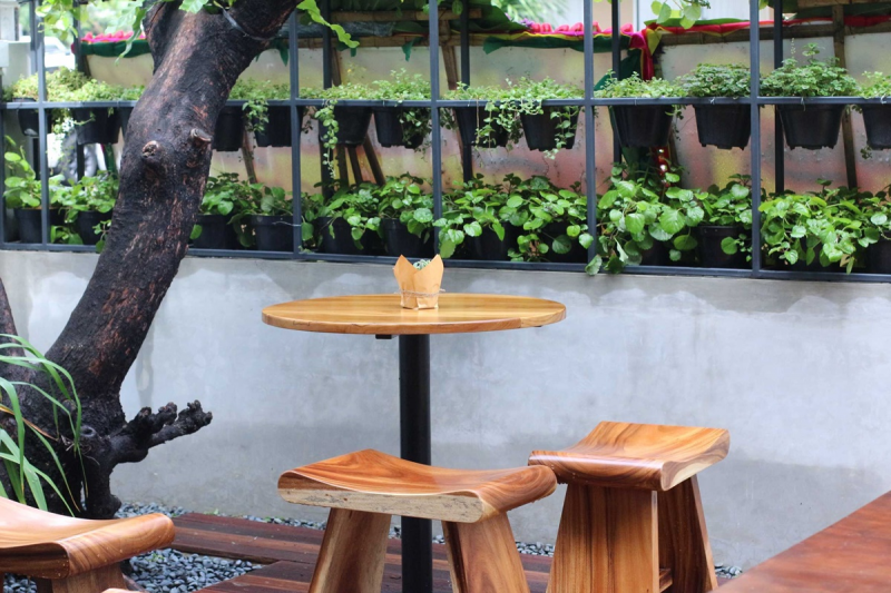 Desain Meja dan Kursi Cafe Outdoor Minimalis