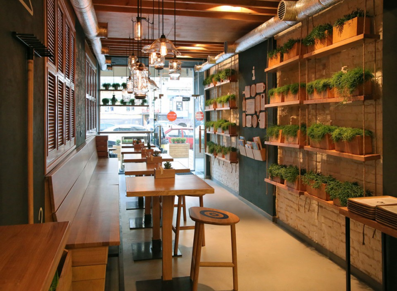 Desain cafe sederhana dekorasi alami