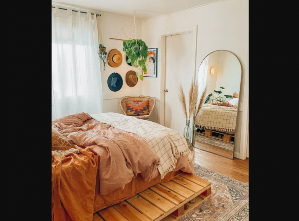 Hiasan dinding berwarna-warni