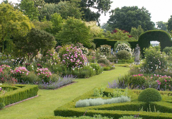 Taman Formal dengan Taman Mawar