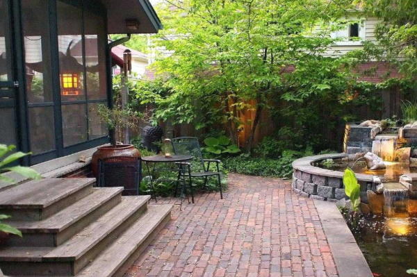 Desain Simetris dengan Paving Stone