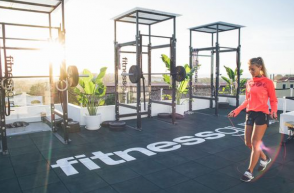 Rooftop dengan Ruang Olahraga