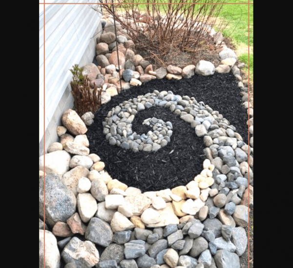 Taman Kering dengan Hiasan Puzzle Batu