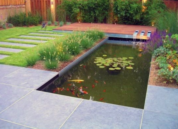 Kolam Ikan Koi dengan Desain Geometris