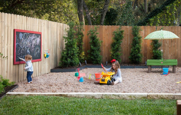 Taman kering dengan area bermain anak yang ramah lingkungan