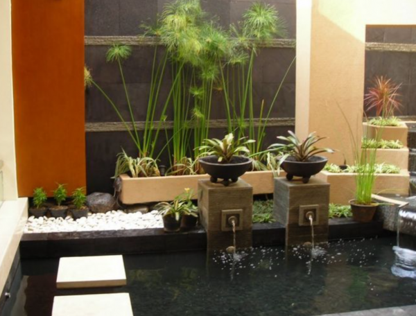 Taman dalam rumah dengan air mancur