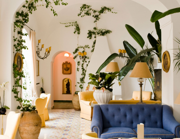 Taman dalam rumah dengan tanaman merambat