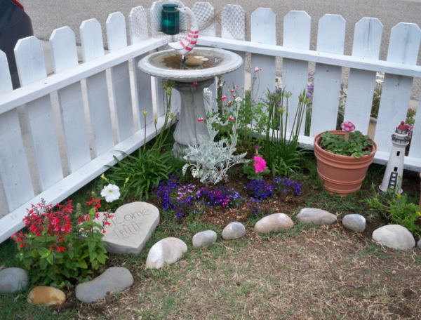 Taman kecil dengan area burung