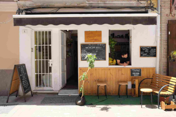 Warung kopi dengan tampilan minimalis