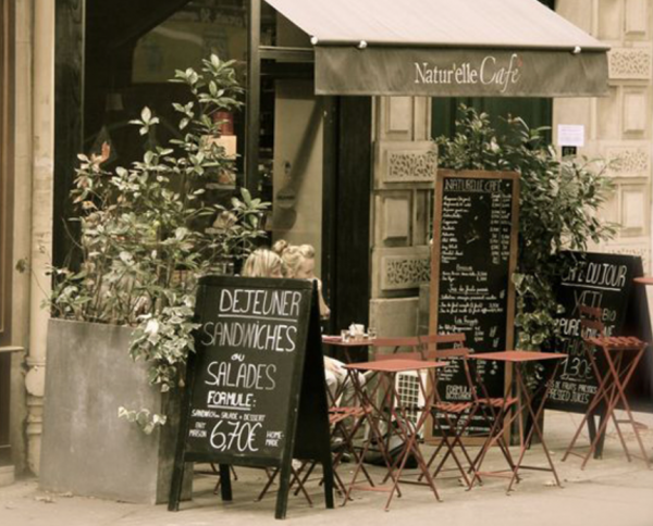 Warung kopi dengan tampilan vintage