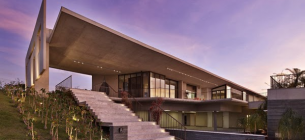 21 Contoh Desain Rumah di Tanah Berundak