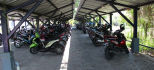 30 Contoh Desain Parkir Motor Minimalis