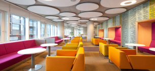 30 Desain Interior Cafe Ruko Terbaik