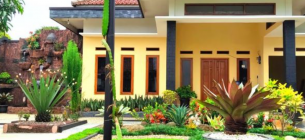 25 Desain Halaman Depan Rumah Terbaik