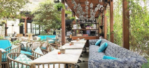 Paling Diminati, 30 Desain Cafe Outdoor Pinggir Jalan Yang Menginspirasi Untuk